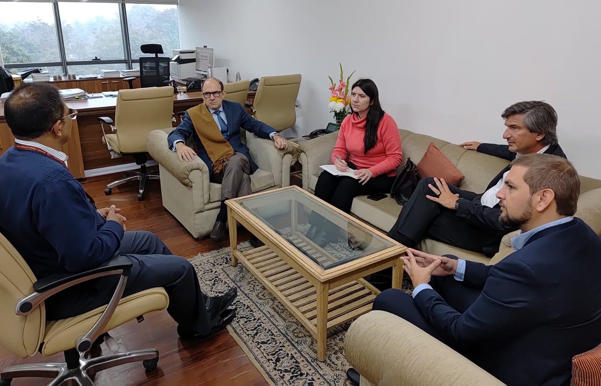 CaucinoMariano's tweet photo. Acompañando a la delegación de la Provincia de Jujuy durante la reunión en el Ministerio de Acero. Productivas conversaciones sobre la posibilidad de ampliar la cooperación en minería. Junto a @ExequielLello e Ignacio Celorrio, la secretario Ana Colombo y el Joint Secretary Abhijit Narendra, esta tarde en Delhi. @ArgentinaEnInd