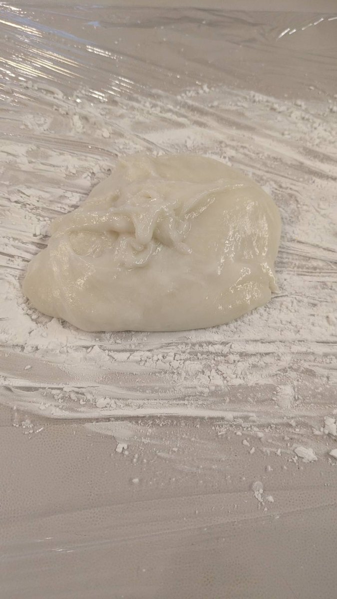 t2yade's tweet photo. 最近のマイブームは和菓子作り‼︎
いちご大福を作ったよ〜。
いちごをあんこで包むのは思ったよりも大変やった…
でもちゃんと美味しくできました！
こし餡を使って次は何を作ろうかな？ https://t.co/ArTeqqa8Ml