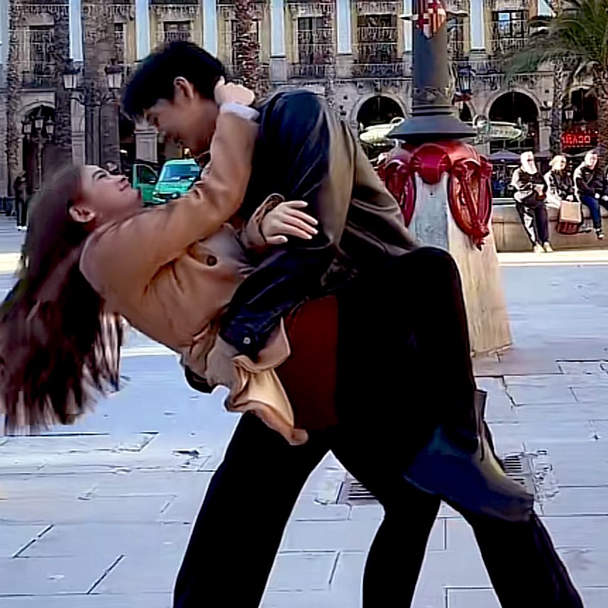 churrosnichevy's tweet image. kapag ang chef at direktor nagshoot ng series/film sa barcelona, nagkakatulu—