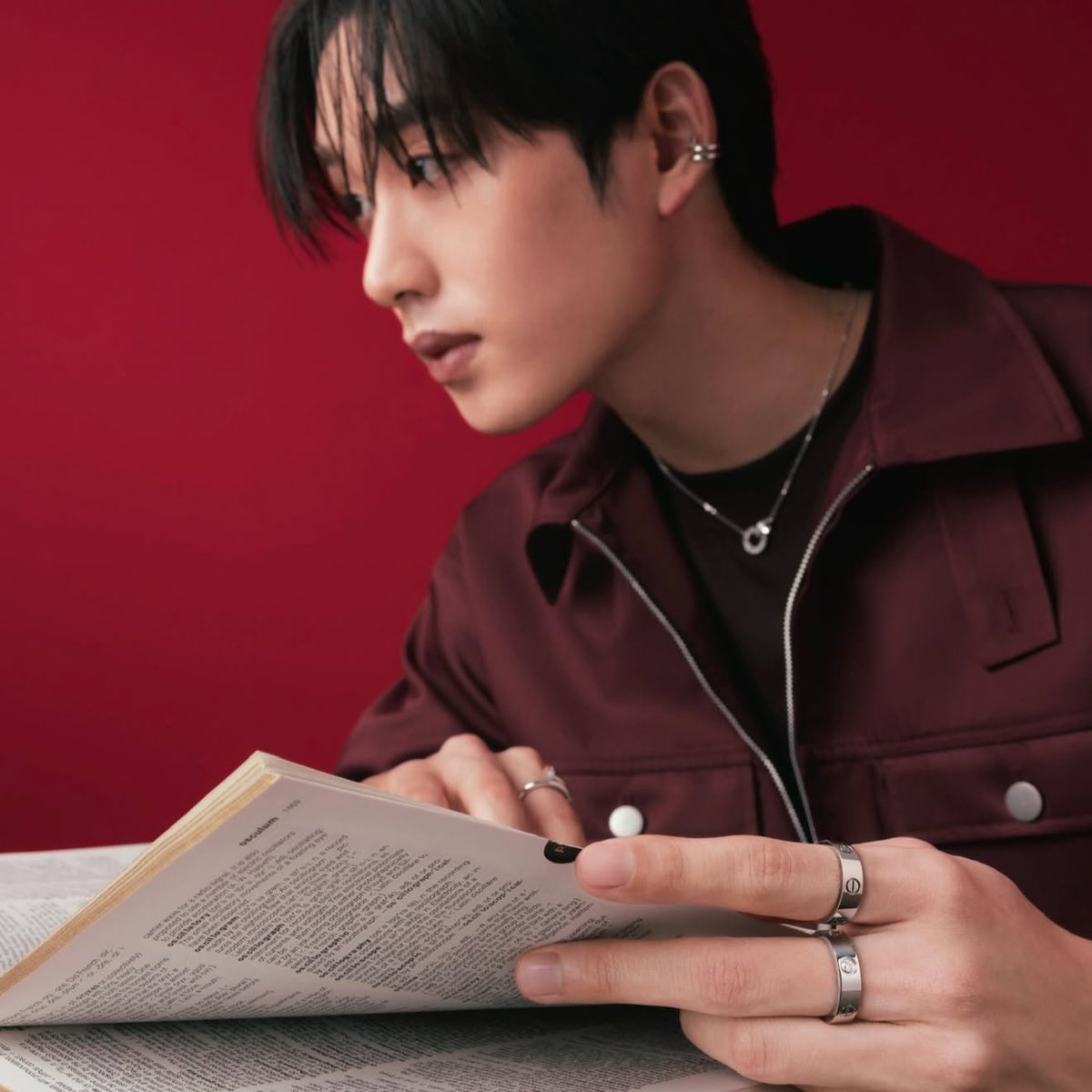 underthesamsky_'s tweet image. คาร์เทียร์เข้าเอสจริงด้วย ㅠㅠ แล้วมาลุคสีแดงขับผิวขับ accessories สีเงินแบบสุดๆ โคตรดีอะ #est_rvp