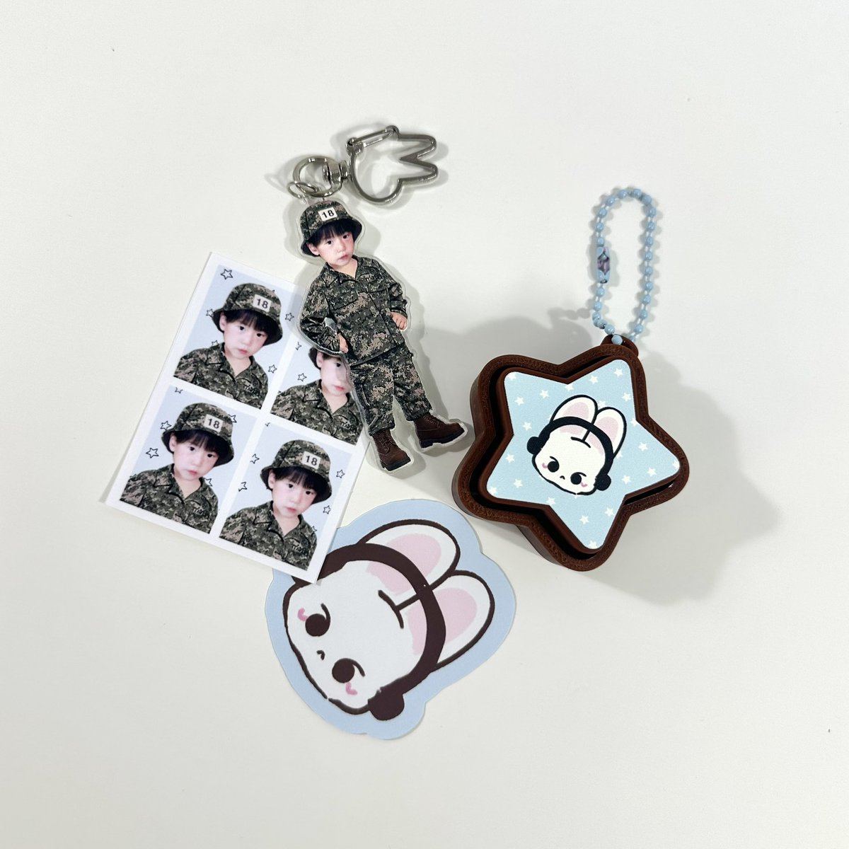 pls kindly rt, 💌
(🐰) giveaway !

— ♡ doyoung day 3 set˚⊹ ᰔ 
⭐️keyring 7 cm
⭐️star clicker
⭐️mini id photo &amp;sticker

♡gg form : 07/2♡
shipping 40.- 📦

🪄more details in mention

#happydoyoungday 
#2월의_맨처음첫장_도영이의_날 
#Doyoung30ToEternity