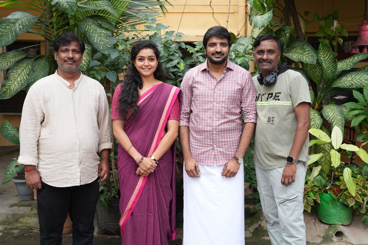 kayaldevaraj's tweet photo. Lights, Camera, Action. 🎬
The shoot of #PathuNaalRaja starring @actorsathish #AadhiSaiKumar @SharanyaR8 begins
A promising journey starts rolling 🎥
#பத்துநாள்ராஜா #PNRDay01
@ProductionSgs @gurusaravanan @manojdft @GhibranVaibodha @Gdurairaj10 https://t.co/dRE3tZ9bWj