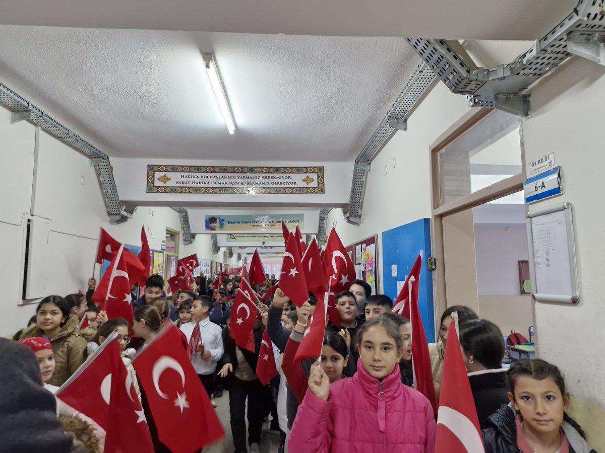 Okulumuzda ilk dersimize Bayrak Sevgisi ile başladık.
#BayraklaBaşlayanOkul 
<a href="/tcmeb/">Millî Eğitim Bakanlığı</a>
<a href="/Aydin_MEM/">Aydın İl Millî Eğitim Müdürlüğü</a> 
<a href="/efelerilcemem/">EFELER İLÇE MİLLİ EĞİTİM MÜDÜRLÜĞÜ</a> 
@umurlucavitbaslikortaokulu
<a href="/Mustafa59856051/">Mustafa Bilgin</a>
