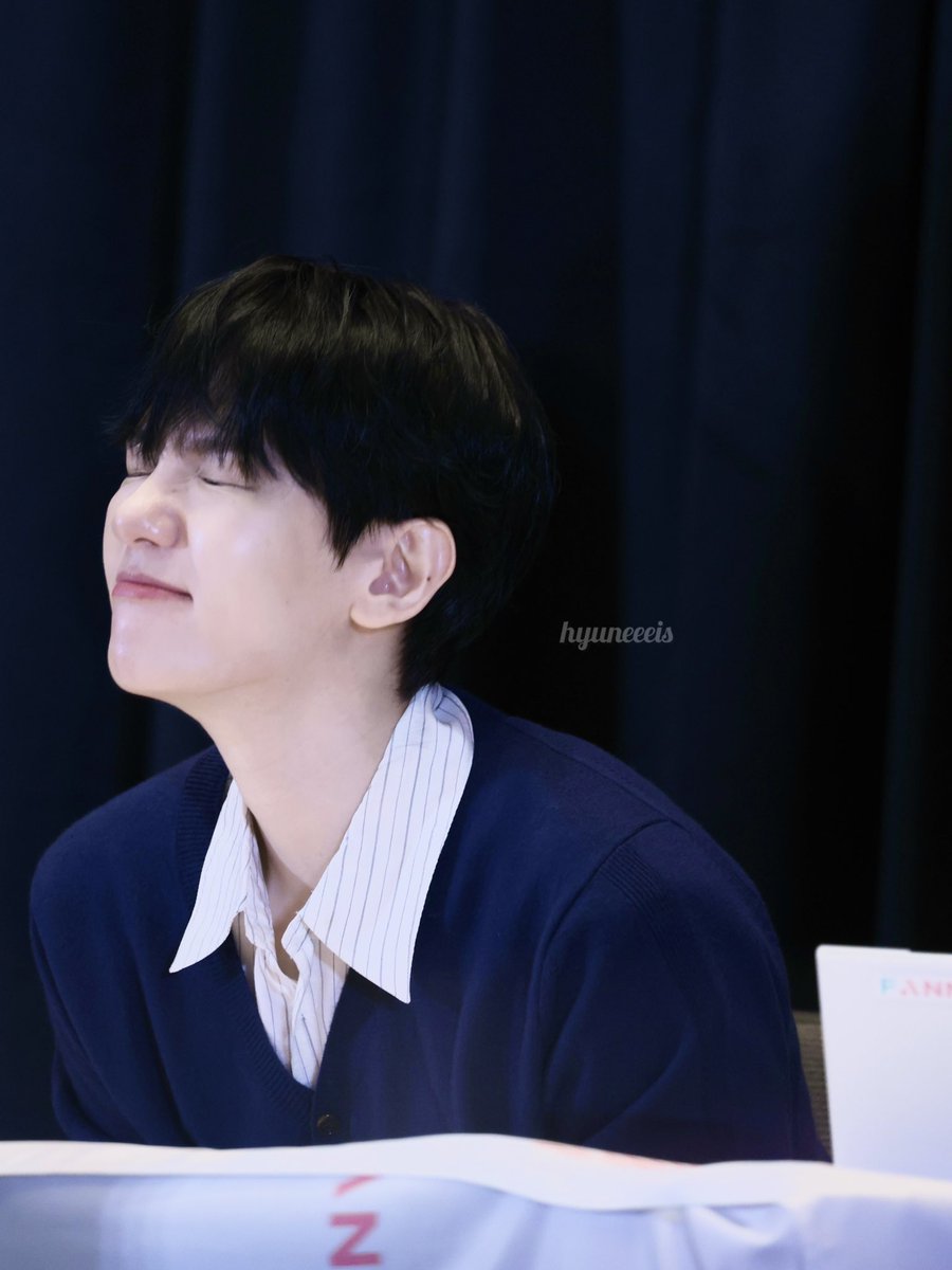 이 바부 코인사 하는 백현이뭐야? 귀여워서 소리지름