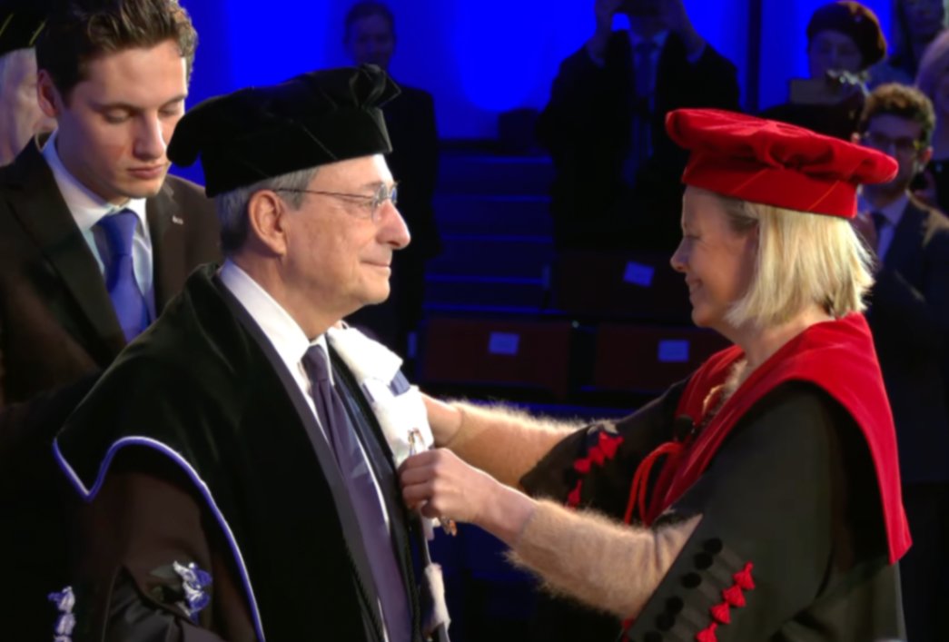 🚨🪖🇪🇺 Importante discorso, pochi minuti fa, di Mario Draghi. 

L'ex presidente del Consiglio chiede all'Europa di passare dalla confederazione a un "federalismo pragmatico". 

E avvisa: "L'ordine globale è defunto. Siamo tutti vulnerabili". 

Ho tradotto il suo intervento