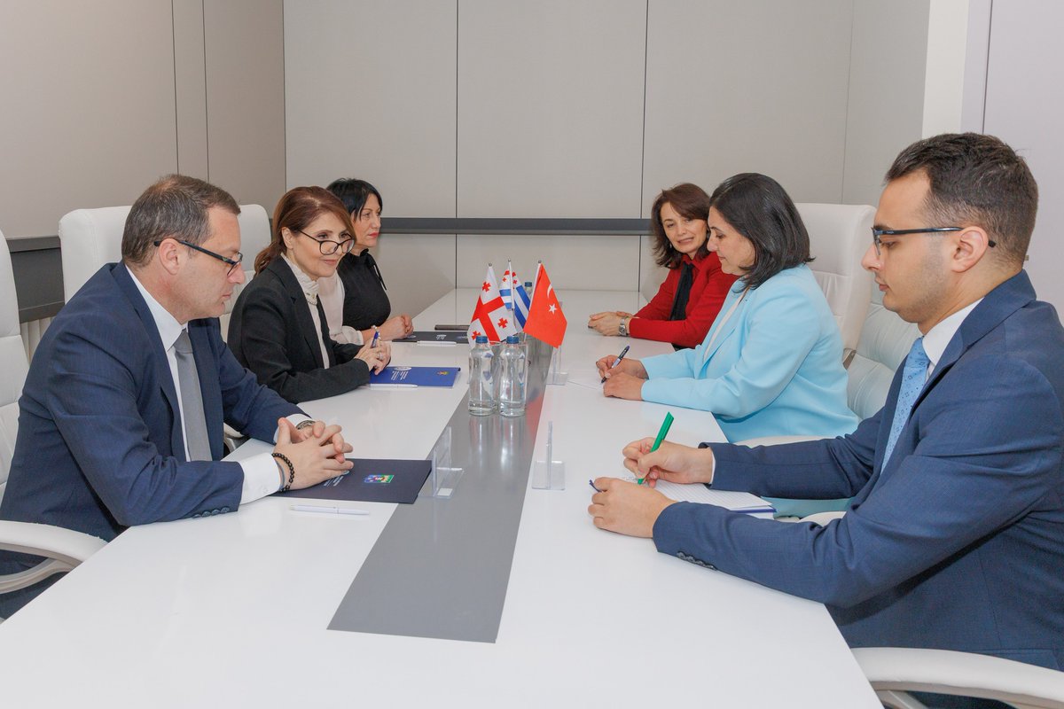 🇬🇪🇹🇷 Elisso Bolkvadze, Minister of Culture of the Autonomous Republic of Ajara, Georgia, met in the city of Batumi with Banu Terzioğlu, Chargé d’Affaires of the Consulate General of Turkey, and Vice Consul Talha Bayezit.
🔷 During the working meeting, both sides discussed ways to