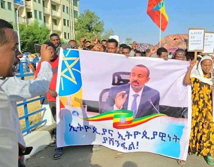 Engineer_Lenkit's tweet photo. ተመልከቱ የወልቃይት ኣጀን
የወልቃይት ሰልፍ ላይ ይዘውት የወጡት መፎክር!!😂
ወልቃይት የአማራም የትግራይም ሳይሆን የኦሕዴድ ነው" የምላችሁ በምክንያት ነው።
ተለያይተናል!!
ትግራይና አማራ ፍቅራቸው ይለምልም ። https://t.co/GYwhTLhbe6