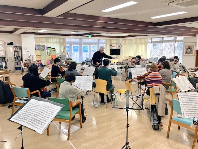 昨日は定期演奏会に向けた4回目の練習が行われました。
はじめにブルックナーを全楽章通し、その後ウェーバーの2曲を要所のみさらいました。
ブルックナーの4楽章は今回も念入りに練習しましたが、ブルックナー・リズムに相変わらず苦しめられています。
