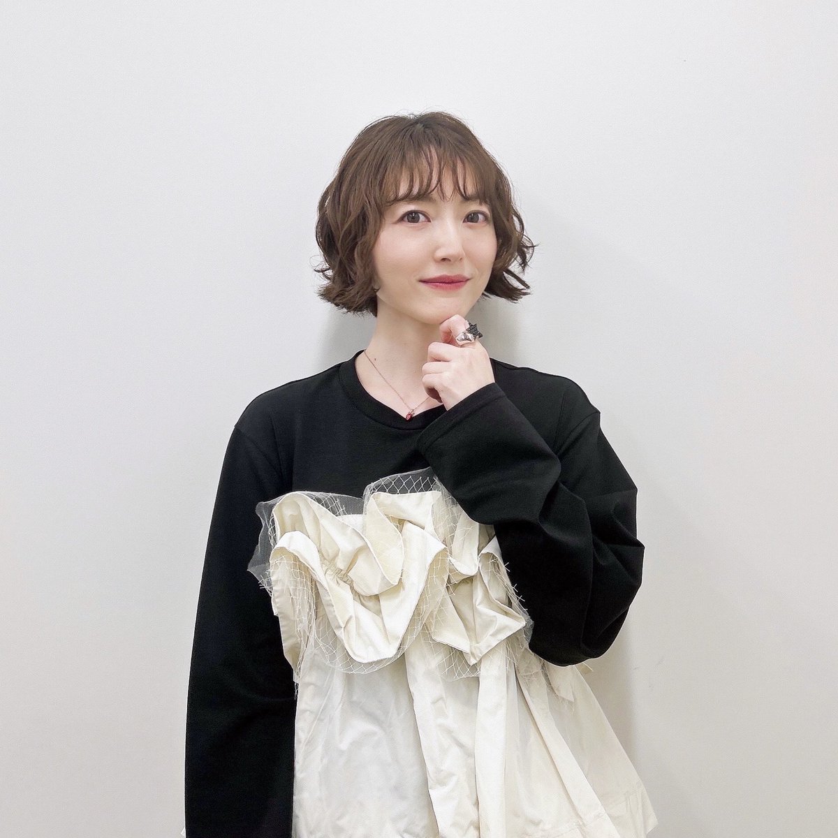 hanazawa_staff's tweet photo. 今夜です！大越ひなのさん・矢田萌華さんと一緒に、「恋愛サーキュレーション」と新曲「Cipher Cipher」を歌唱いたしました☺️✨アフレココーナーもあって楽しかった！観てね！！！ https://t.co/ptlpMqAn6I