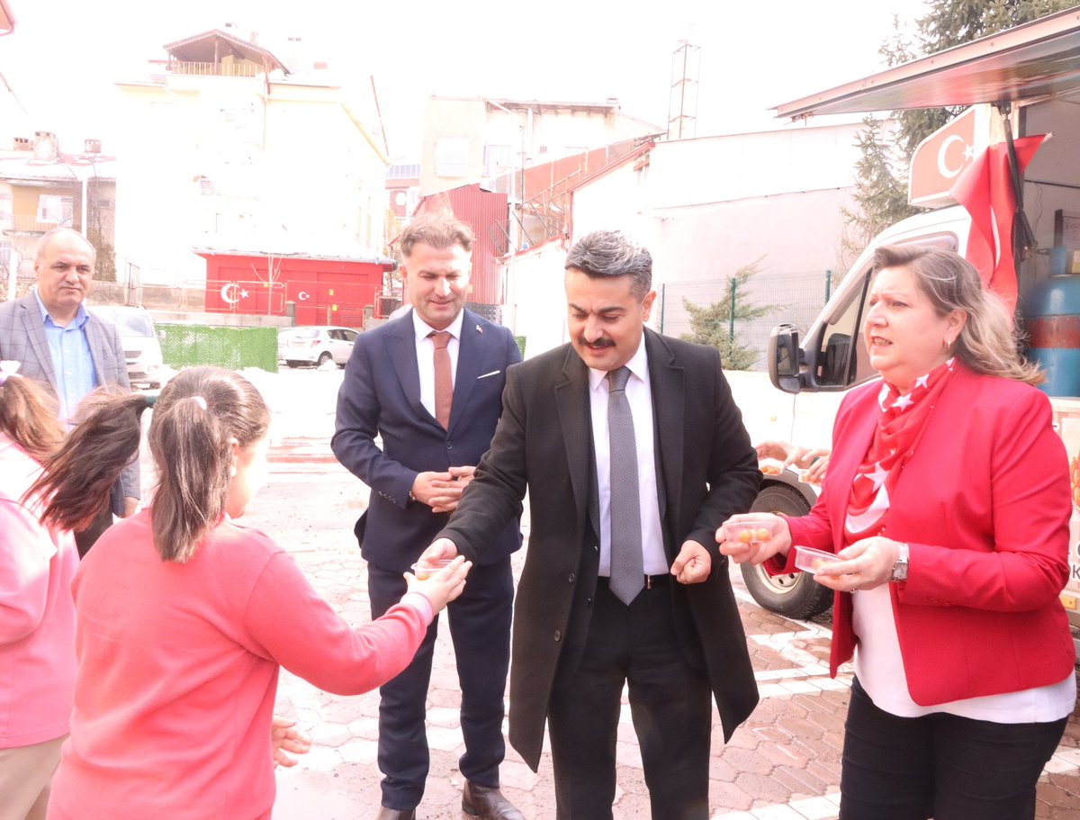 sivasmem's tweet photo. Millî Eğitim Müdürümüz Fatih Erdoğan, Fevzi Paşa İlkokulunu ziyaret etti. 
@tcmeb 
@Yusuf__Tekin 
@valisimsek 
@erdogan_fatih66 https://t.co/11QSJcI1Jt