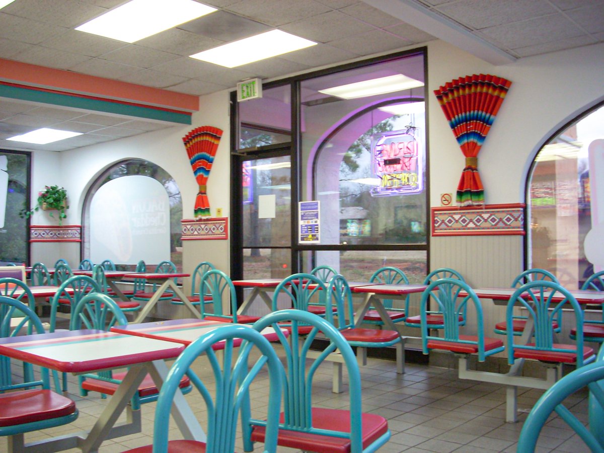 NostalgiaFolder's tweet image. Going to Taco Bell in the 90s/early 2000s