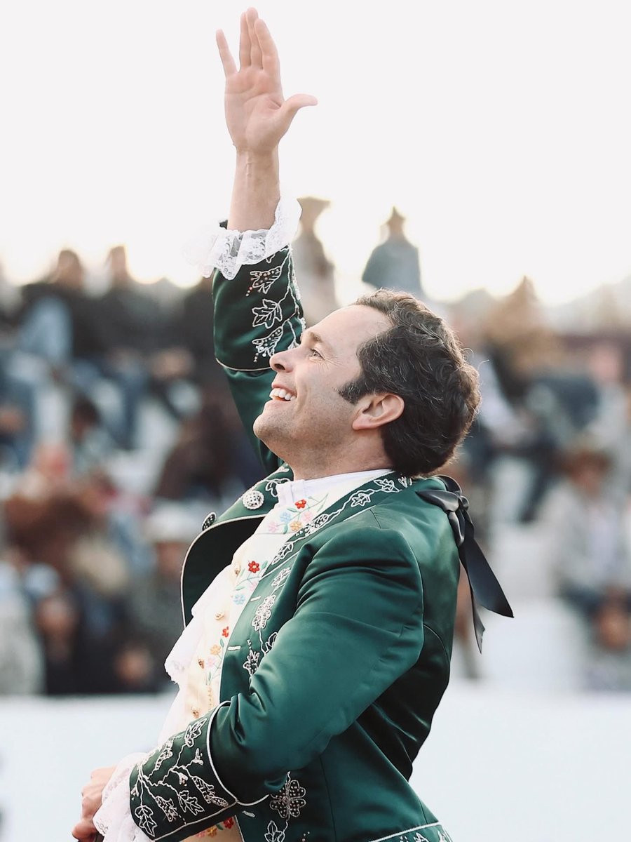 San José Villa de Allende Edo de Méx. Gracias a Dios dos nuevos desorejados de casa. Rafa Puente al quinto dos orejas, y Paco Velásquez por colleras con Alejandro Amaya, el rabo. ¡Enhorabuena!

altoromexico.com/?acc=noticiad&…