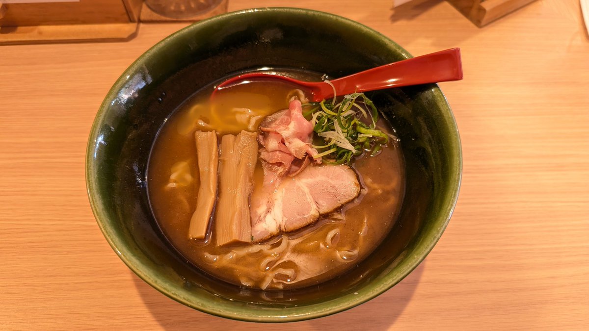 colotech37's tweet photo. あご出汁のラーメン

焼きあご塩ラーメンたかはし

これは美味かった。 https://t.co/HIxbWZY9kU