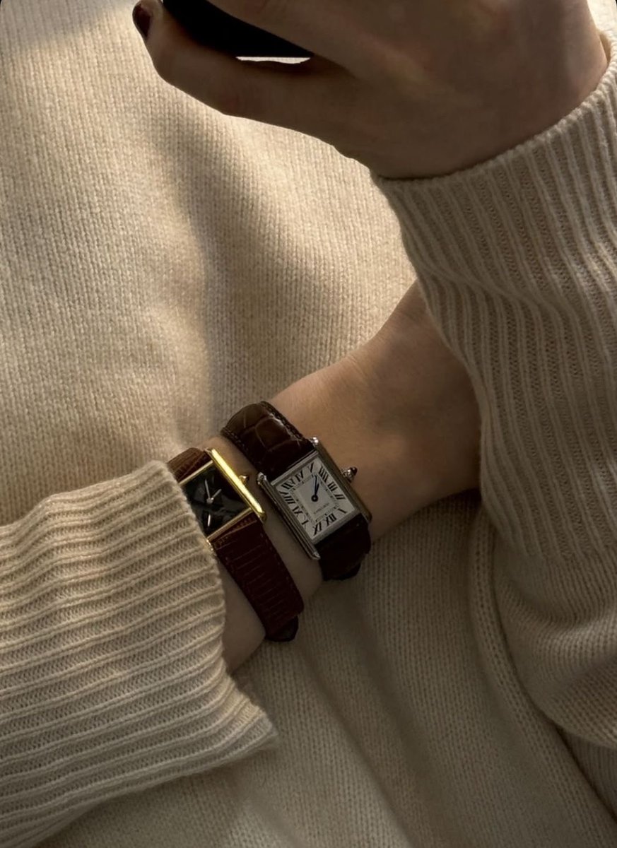 1308kcal's tweet photo. 五十五; minimal makeup, bracelets &amp; classic watches

i feel like when my face gets much skinnier and my skin looks better, ill need less makeup. i really want to buy those simple minimal makeup brands. also skinnier arms = prettier bracelets and skinny classic leather watch https://t.co/eC0FQacZ9f