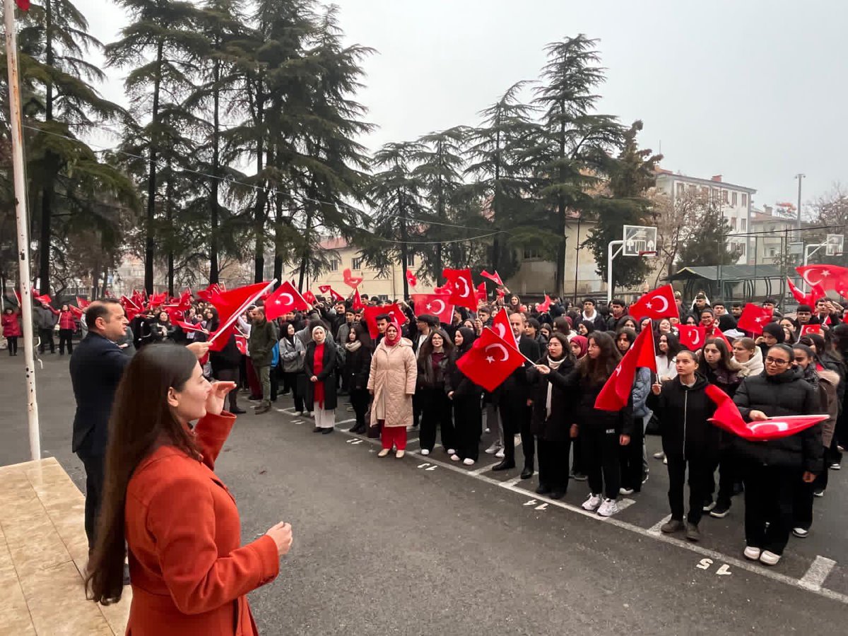 🇹🇷 İstiklal Bayrakla, İstikbal Maarifle…
2025–2026 eğitim öğretim yılı ikinci dönemi okulumuzda  bağımsızlığımızın simgesi ve milletimizin ortak değeri olan “Bayrak Sevgisi” temasıyla kararlılıkla adım atıyor; yeni dönemin eğitim camiamıza hayırlı olmasını diliyoruz.