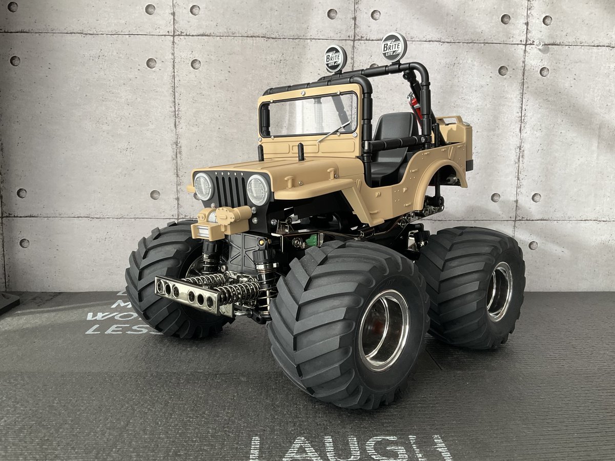 visionrc2's tweet photo. 車高短バッタ以外は盆栽🪴。

ワイルドウイリー２のフロントグリルは内部にラジエター
が装着されているサードパーティ製でかなり凝ってる。
ランチボックスのフロントもサードパーティ製。
気に入っているけど、走らせる予定も無いし置くスペースが
厳しくなってきた…。

#タミヤ　#TAMIYA  #RC https://t.co/9LlJvb5jw6