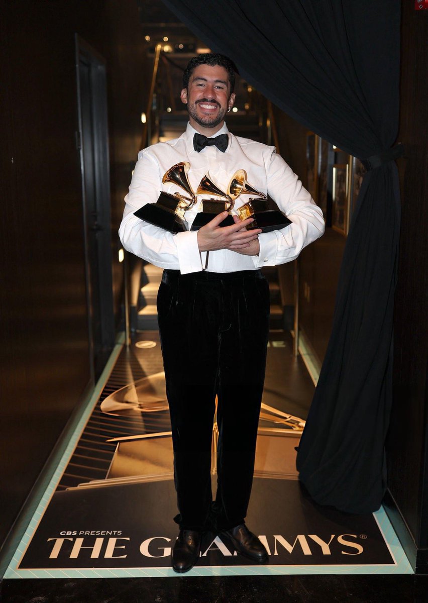 Benito Antonio Martínez Ocasio

DIRECTAMENTE DEL ESPACIO