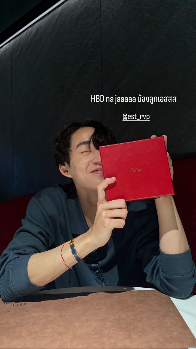 appch__'s tweet image. ก็สมแล้วที่เสี่ยเค้าซื้อกล่องแดงให้ มันสวยเหมาะกับแฟนเค้าจริงๆ 😭😭😭😭😭😭😭🤟🏻🤟🏻🤟🏻🤟🏻