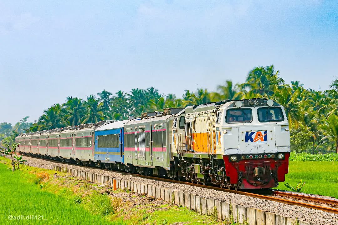 Suite Class Compartment KAI mencatat 4.273 pelanggan pada Januari 2026, tumbuh 74% dibanding Januari 2025 (2.454) dan naik signifikan dari Januari 2024 (2.255). Minat terhadap layanan kereta premium terus menguat.