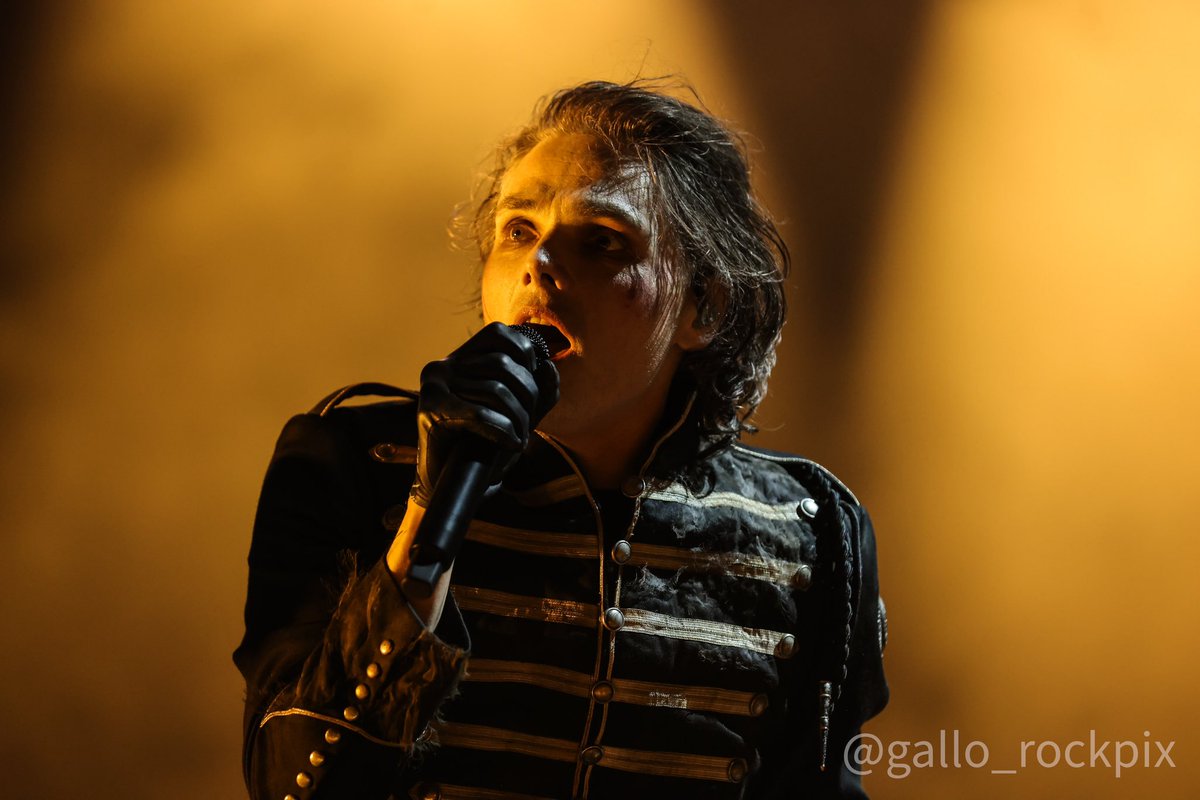 rock_pix's tweet photo. Fotos de ayer del gran show de @MCRofficial en Huracán!

Pueden ver más acá 

https://t.co/VgJbWe5E2P https://t.co/7a2zlbVNoB