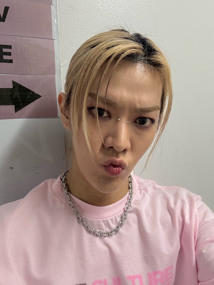 🍒🫧

“makasih untuk banyak hal ya~👍👍
akhirnya aku bisa nafas lega/istirahat sebentar!!”

“pokoknya makasih untuk SMTOWN fukuoka selama 2 hari ‼️”

“(🇰🇷) kan udah kubilang~~~
127 itu tetep keren mau berapa pun jumlah anggotanya hahaha”

😭🫶