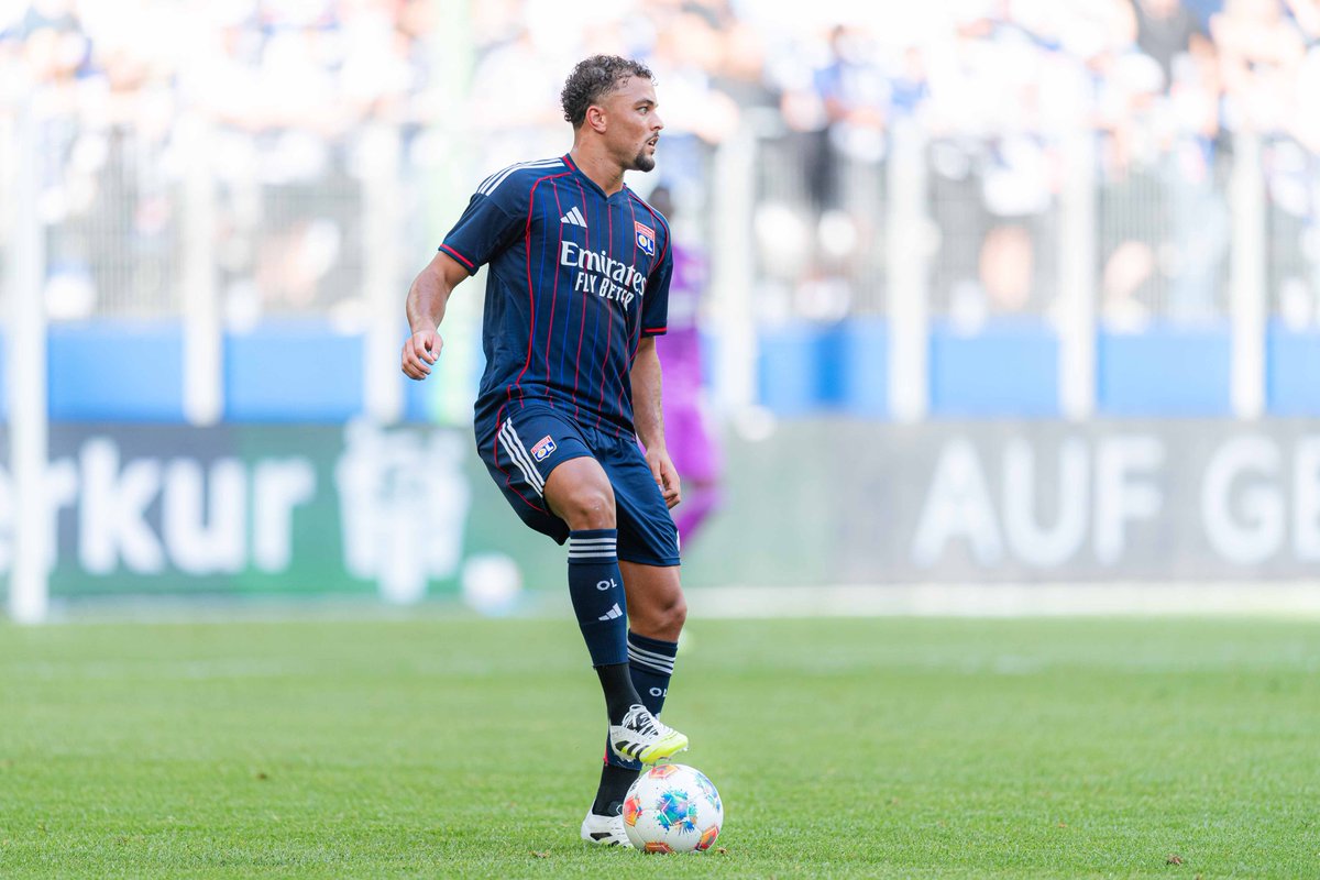 FerveurL's tweet photo. Info @Santi_J_FM 

Crystal Palace 🏴󠁧󠁢󠁥󠁮󠁧󠁿 négocie avec l'OL pour un éventuel départ de Ruben Kluivert 🇳🇱. En parallèle, Lyon négocie toujours l'arrivée de Noham Kamara en provenance du PSG qui pourrait éventuellement remplacer le Néerlandais en cas de départ... #Kluivert https://t.co/e5aXBROFPs