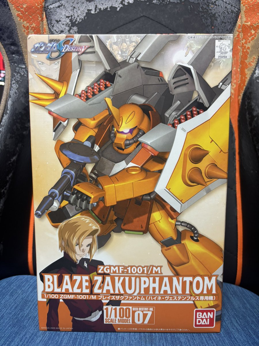 ハイネ専用グフがHGCEで出るのか！

ただ個人的にこのハイネ専用ザクも出して欲しいのう…