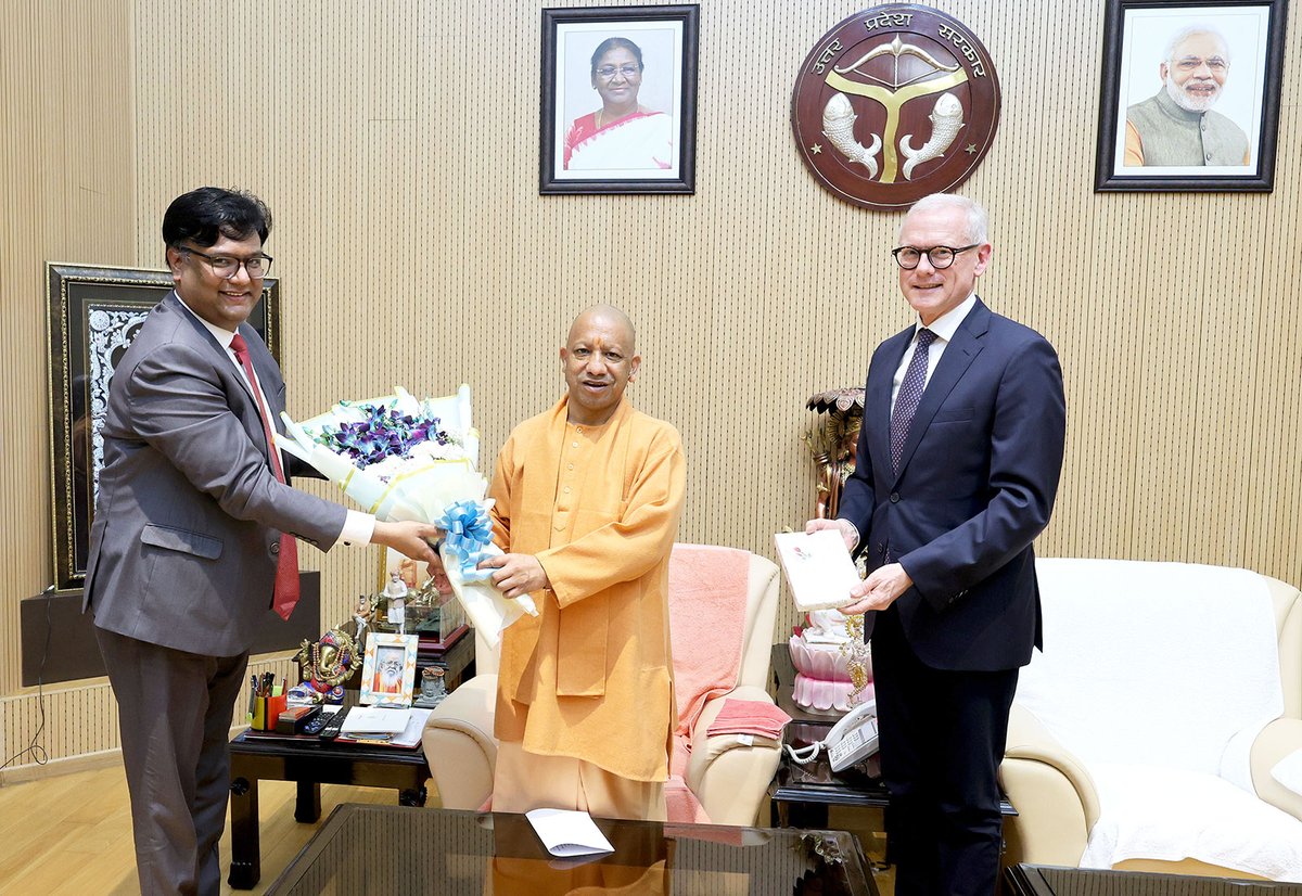myogiadityanath's tweet photo. Had a productive meeting with Mr. René Piil Pedersen, Managing Director, A.P. Moller-Maersk (Singapore), along with Mr. Vivek Sharma, Head-Business Development, Public Policy & Regulatory Affairs (India, Bangladesh & Sri Lanka - A.P. Moller-Maersk) in Lucknow at my official residence, today.

The Maersk Group expressed keen interest in investing in Uttar Pradesh. Assured them of full cooperation and support from the State Government.

@Maersk