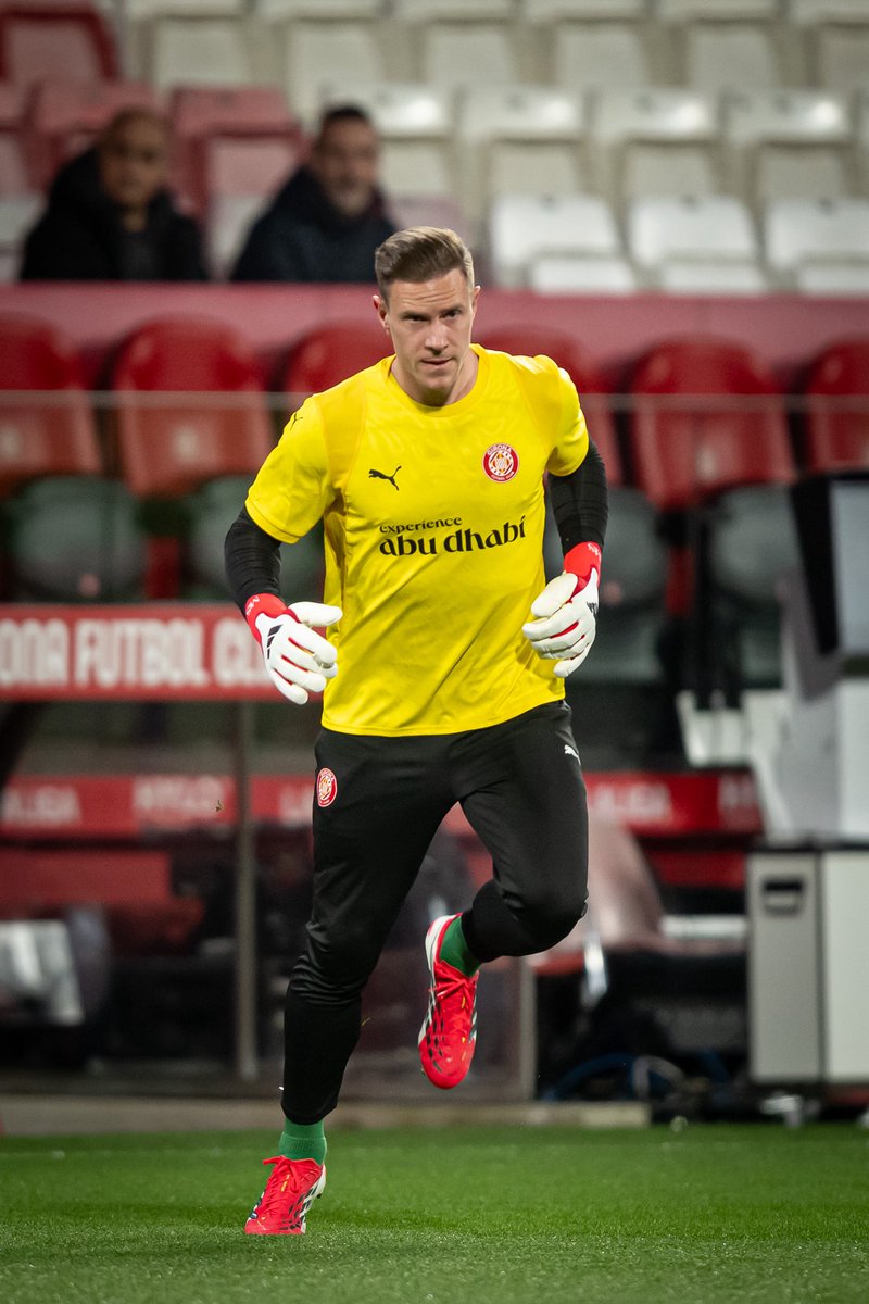 ActuFoot_'s tweet photo. 🚨 𝗠𝗔𝗥𝗖-𝗔𝗡𝗗𝗥𝗘́ 𝗧𝗘𝗥 𝗦𝗧𝗘𝗚𝗘𝗡 🇩🇪 𝗦𝗢𝗨𝗙𝗙𝗥𝗘 𝗗’𝗨𝗡𝗘 𝗗𝗘́𝗖𝗛𝗜𝗥𝗨𝗥𝗘 𝗔𝗨𝗫 𝗜𝗦𝗖𝗛𝗜𝗢-𝗝𝗔𝗠𝗕𝗜𝗘𝗥𝗦 ! 🤕
Le gardien allemand pourrait même se faire opérer.
Il vient tout juste d’être prêté à Gérone. 😔
🗞️ @JijantesFC https://t.co/J6vOCAhvOk