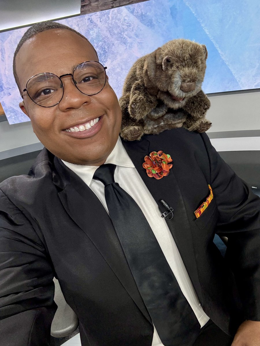 GerronJordan's tweet image. Good morning, Monday… and Happy Groundhog Day! Choose wisely, little fella. #NoMoreWinter 

@WISN12News 4:30-7AM ☁️ 

📲STREAMING: wisn.com/nowcast