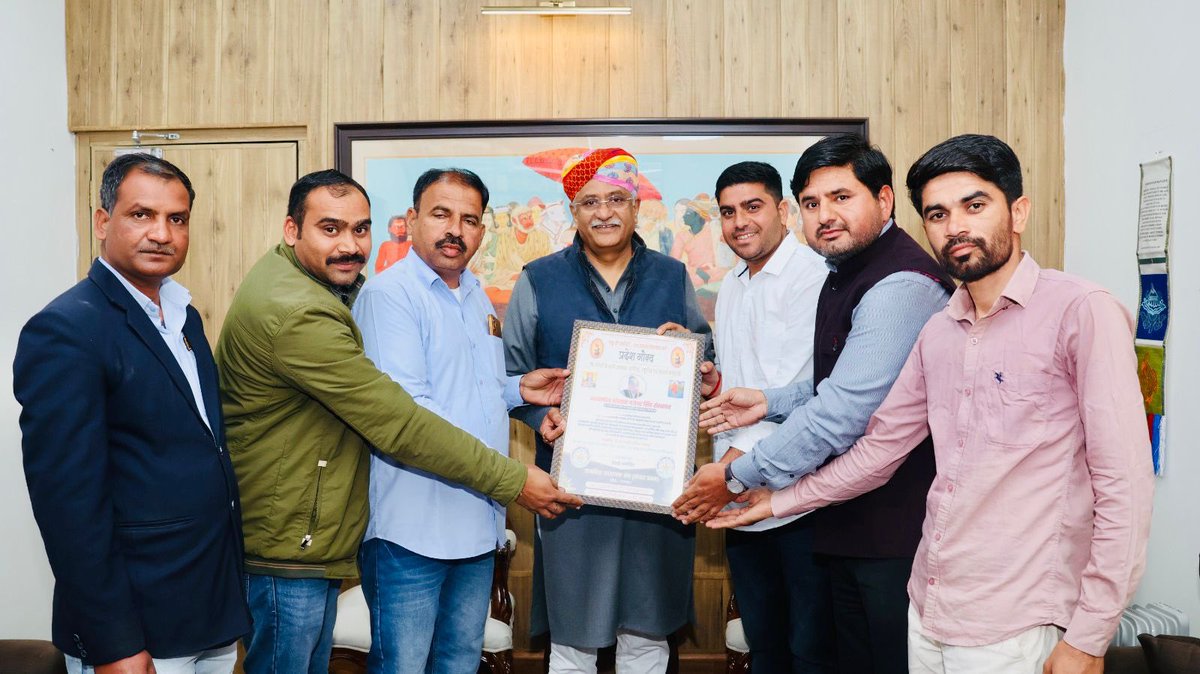 💠इंटर्नशिप वेतन कटौती💠
प्राथमिक अध्यापक संघ (लेवल प्रथम) के उच्च स्तरीय प्रतिनिधि मंडल ने आज दिल्ली में केंद्रीय मंत्री महोदय श्रीमान गजेन्द्र सिंह शेखावत जी से मुलाकात कर इंटर्नशिप वेतन कटौती और पदोन्नति प्रकरण की गंभीर पीड़ा से अवगत करवाया!
<a href="/ptalevelone/">प्राथमिक अध्यापक संघ(लेवल-प्रथम)</a> <a href="/gssjodhpur/">Gajendra Singh Shekhawat</a>