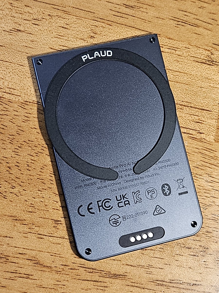 MZ_Kerman's tweet photo. #PLAUDNOTEPRO 買ってみたんだけど、magsafeでくっつくと思ったのに本体のみではくっつかんのね…
というわけでプラウドノートのほうに付属の鉄板付けたらmagsafe対応になった。最初からこれでええやん https://t.co/sVSTtVQ7u9