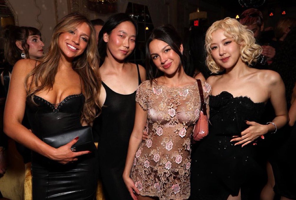 ROSÉ with Tate McRae, Madison Hu, and  Olivia Rodrigo 🤍

GRAMMY HISTORY MAKER ROSÉ
#ROSÉ #GRAMMYs