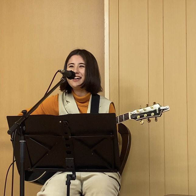 gu9pom's tweet photo. 2026.2.1

「西新🍊蜜柑箱」
新たな月の始まりに
ありがとうございました！

セットリスト
1.勝ちの歌(カバー : 浜根浩司)
2.建前ガール
3.真夜中のクレセント(カバー : 浜根浩司)
4.がんばれるかい

次回は改めて🍊
ぜひ一緒に楽しく過ごしましょう♪

〜たかだかミカンバコ、されどステージ🎶〜 https://t.co/cKarr9uXDM