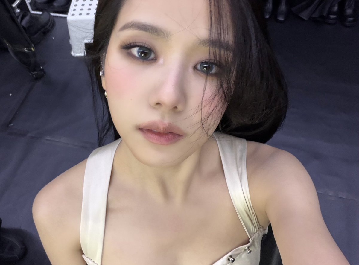 NEWSJISOO's tweet image. #JISOO app update (jisoo.app).