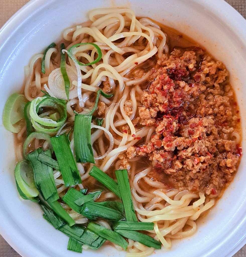 setsumen's tweet image. ローソンのレンジアップ麺
味仙名古屋駅店監修
台湾ラーメン
#ラーメン #ローソン #LAWSON #味仙 #台湾ラーメン #ramen