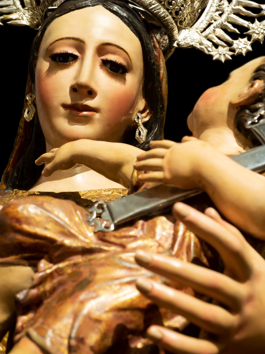 FIESTA LITÚRGICA | A los 40 días de Navidad, la Iglesia recuerda cuando Jesús fue presentado en el templo y reconocido como Luz de las naciones. Por eso se bendicen las velas, símbolo de Cristo que ilumina nuestras vidas. 
📷José Manuel Llamas
+ Info:vaticannews.va/es/fiestas-lit…