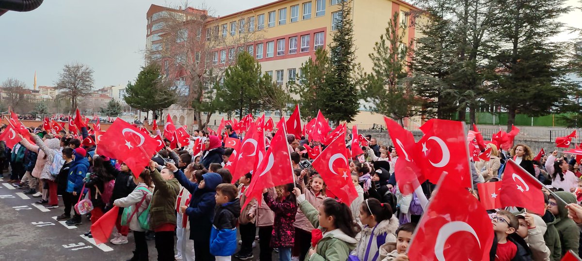 nevsehirmem's tweet photo. 🇹🇷 Ay Yıldızlı Bayrağımız, Bize ve Evlatlarımıza Emanettir 🇹🇷

🔗 https://t.co/PtMhSPxhiY

#BayraklaBaşlayanOkul

@tcmeb 
@Yusuf__Tekin 
@nevsehirvalilik 
@ValiFidan https://t.co/84RWe3Nba6