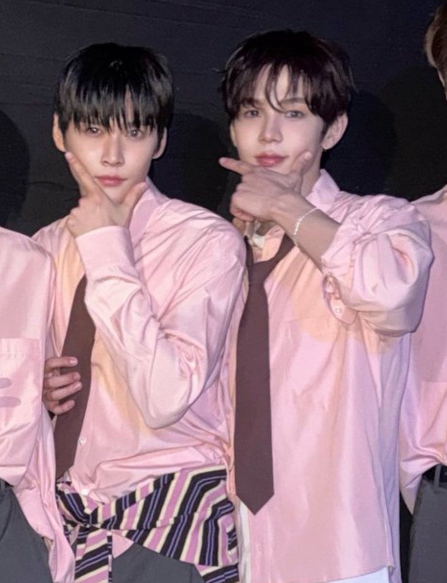 skipthebread's tweet image. คอลเลคชั่นโอบ -.,-