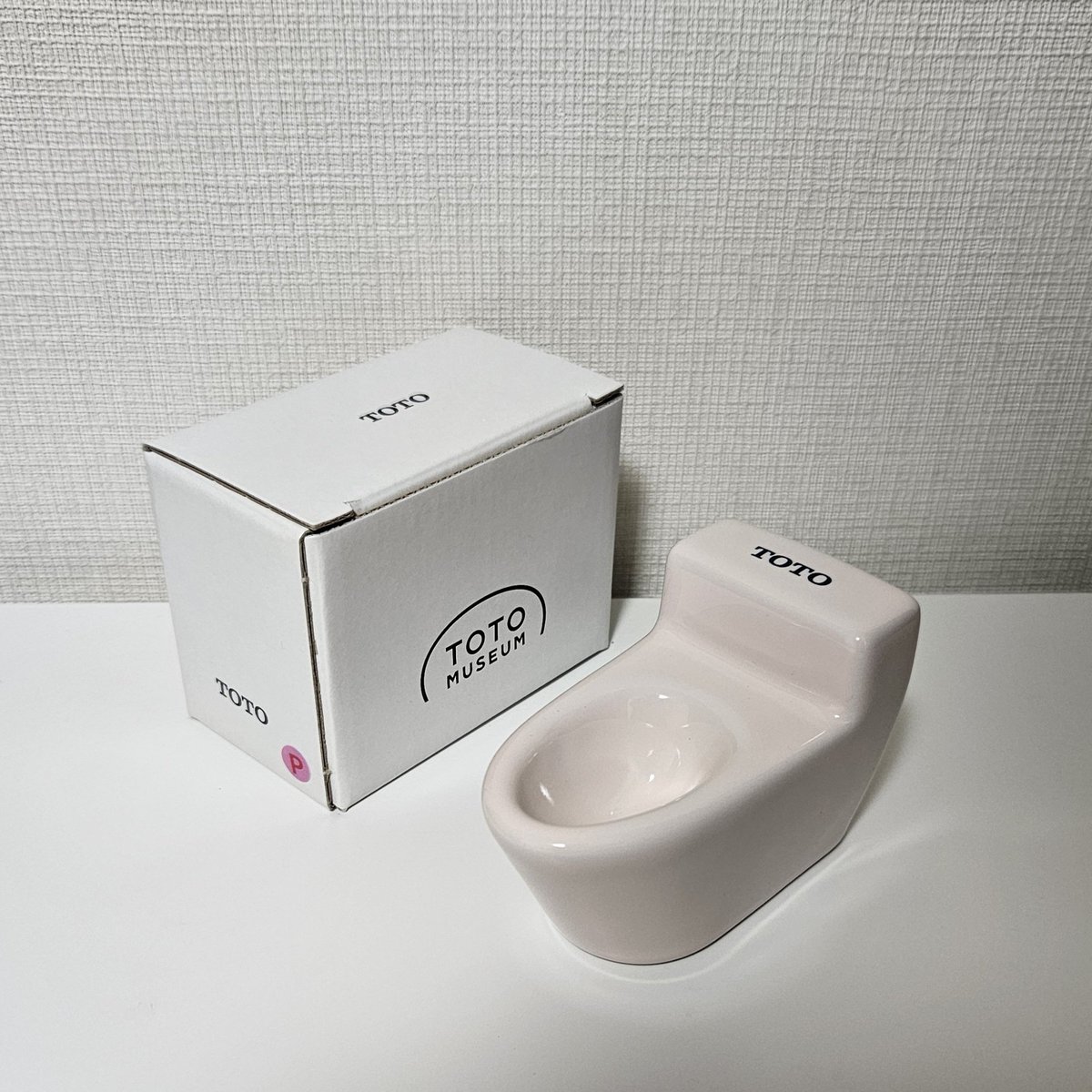 TOTOミュージアムのショップで販売されている超ミニチュア便器のピンク