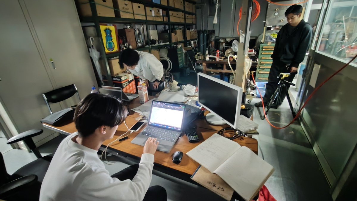 プレチャンバー 噴霧流動観察班。自由の本部特性につき パラメーター 縦軸 横軸を変化し 傾向を確認する。模擬燃焼室内流動についてPIV 解析を行い検査領域、探査領域、他パラメータを最適化していく