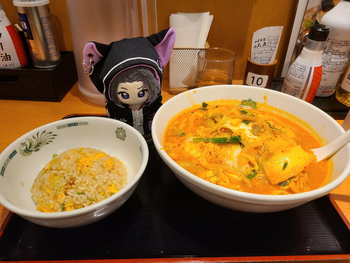 本日リウマチ内科受診日。顔や上半身の湿疹が元々グレーゾーンだった病気からくるものか皮膚科で診てもらうことになり急遽受診日増💧
先のこと考えてもしゃーない。お昼はオススメしてもらった⬇️美味しい💕リピ決定✨今日の餃子は中熱々でした❤️←がっついてたんで写真ナシ🤭