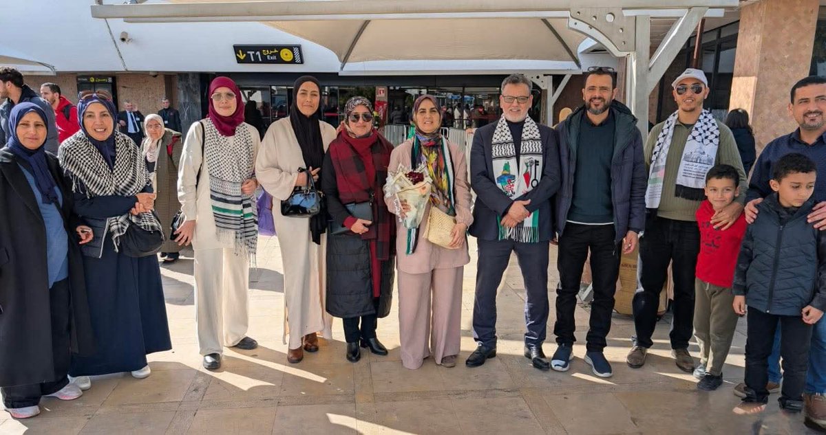 DBougrin's tweet photo. 🇲🇦💚🇵🇸
مباشرة من مطار محمد الخامس بالدار البيضاء، استقبال  البطلة العائدة من غز ة الدكتورة إكرام بوبس.
الدكتورة إكرام بوبس هي العضو الخامس عشر للتنسيقية المغربية أطباء من أجل فلسطين، الذي تمكن من الدخول إلى القطاع. https://t.co/FSBqeSmf7w
