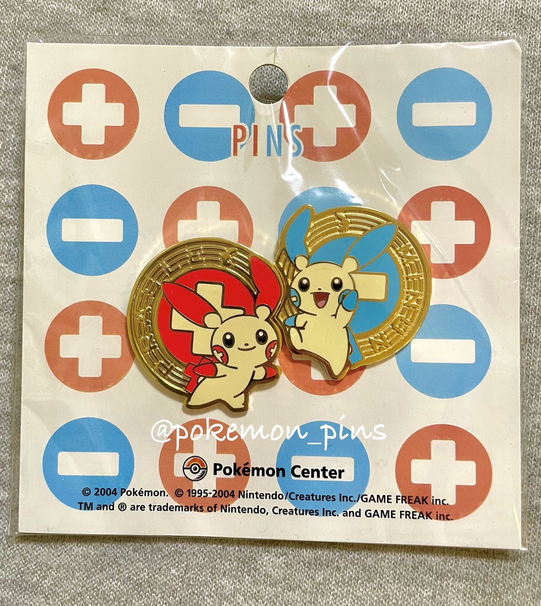 国内外で1000個近いピンズを集めています 整理できておらず、下手