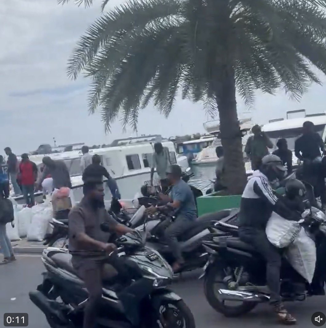 Kalhukoe's tweet photo. @MMuizzu @MTCCPlc @MaleCitymv https://t.co/j0mzMTuD16