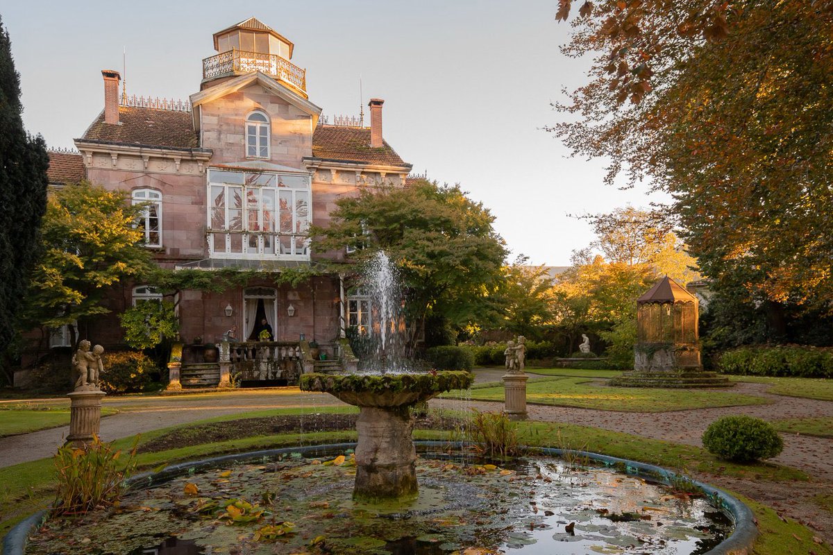 An INDIANO was a Spanish emigrant who went to the Americas and returned wealthy. Indianos architecture refers to the houses they built in the late 19th and early 20th centuries: eclectic residences with colonial influences, decorative details and gardens, especially common in