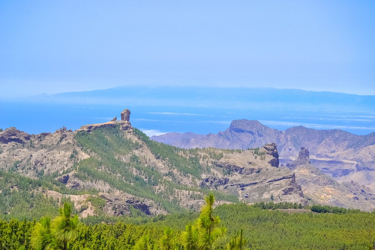 turismogc's tweet photo. Desde las alturas, el Roque Nublo revela a una Gran Canaria desde una perspectiva única. 🌄

Si quieres visitarlo por favor, infórmate previamente y conoce las novedades sobre su acceso: https://t.co/0WwqBzllKi

#GranCanaria #MuchoPorVivir https://t.co/9Nyt70tpvR