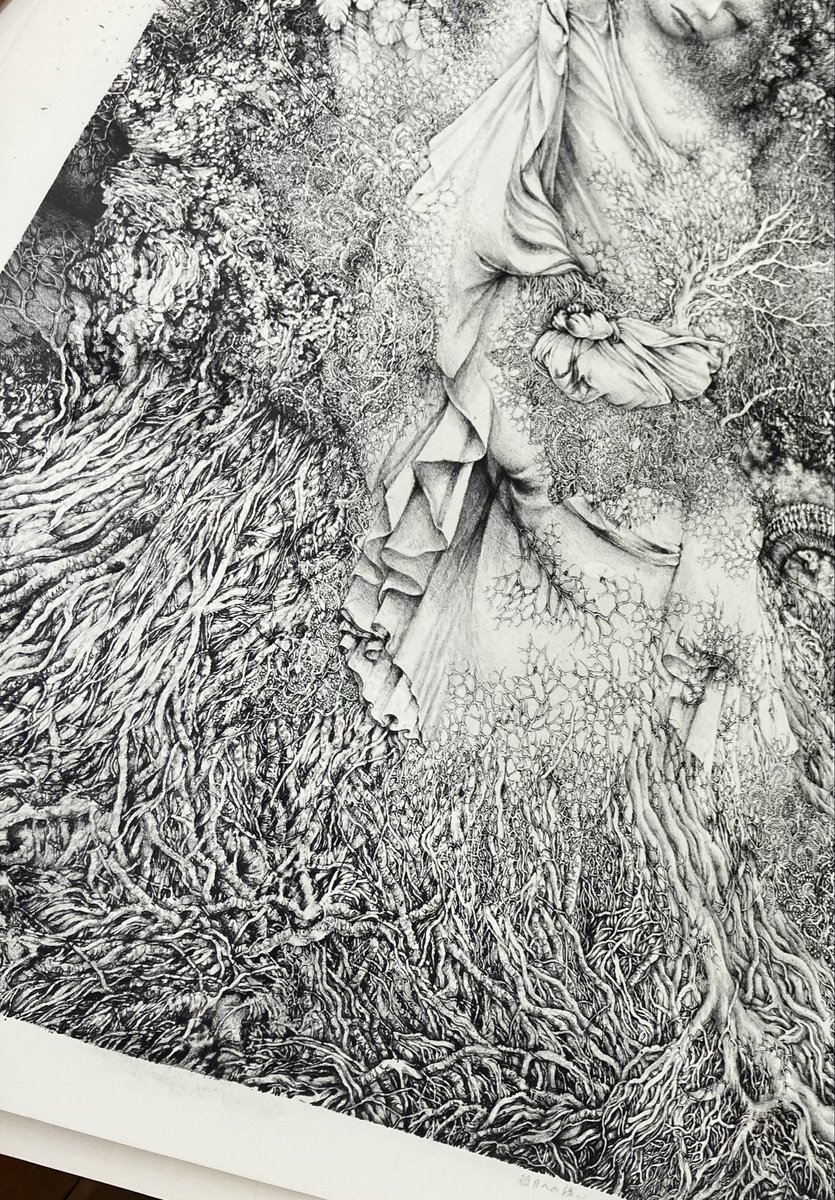 本日もお疲れ様でした。
作品を額装しています。
#art