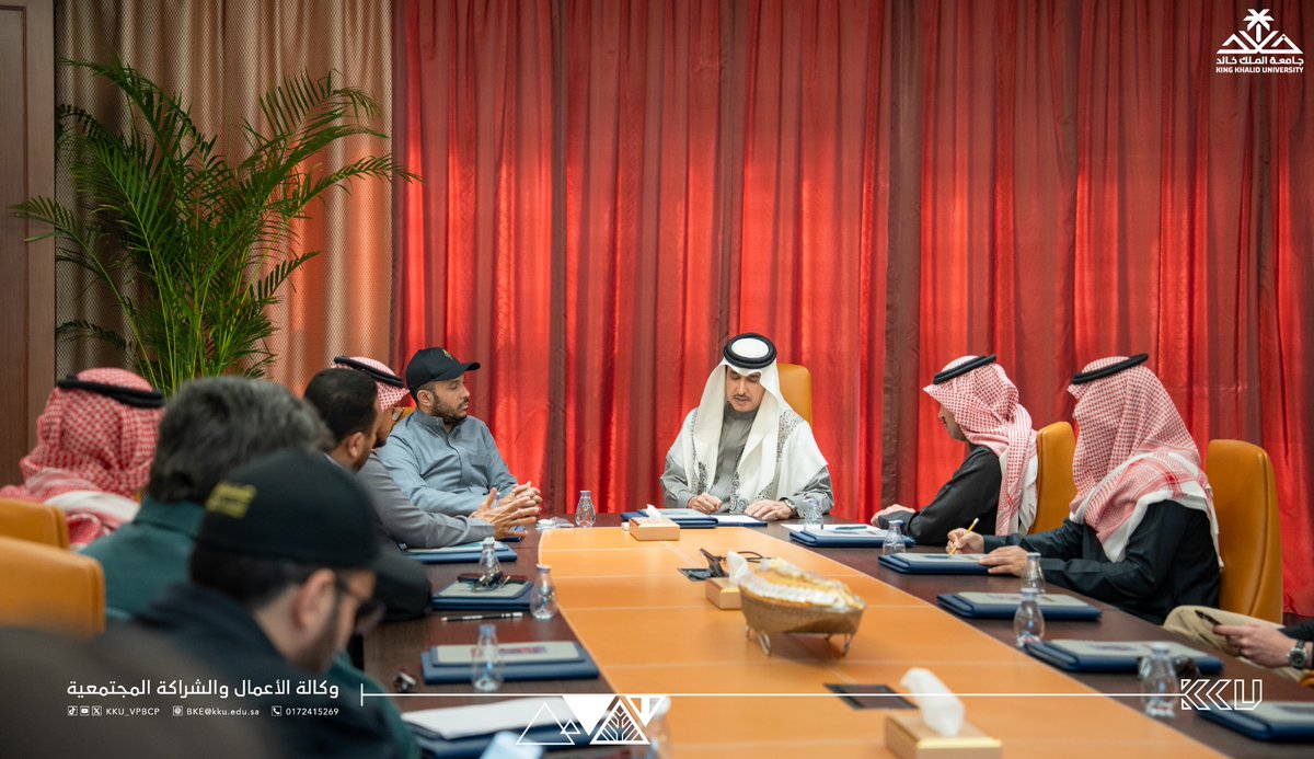 برئاسة وكيل #جامعة_الملك_خالد للأعمال والشراكة المجتمعية، أ.د. عبداللطيف الحديثي، عقدت الإدارة العامة للاستثمار اجتماعًا مع الرئيس التنفيذي ل <a href="/Aseerinvco/">Aseer Investment Company</a> م. مشاري النهاري وقيادات الشركة؛ بهدف دعم البيئة الاستثمارية ومناقشة سبل التعاون بين الجانبين..