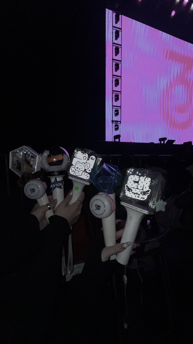 ___denden2_'s tweet photo. ミノにもデヨンにもペンサ貰えて本当に幸せな2日目だった( ; ; ) https://t.co/MkOo4rmvpu
